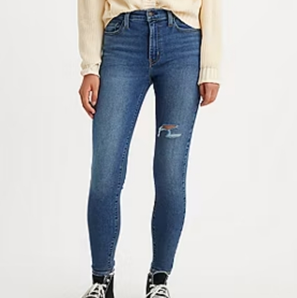 Levi’s 711 Skinny Jeans Distressed 26 EUC!